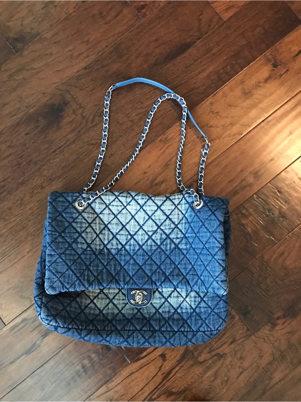 CHANEL Denim Quilted Shoulder tote crossbody Bag in Deep Blue XL - Picture 2 of 16